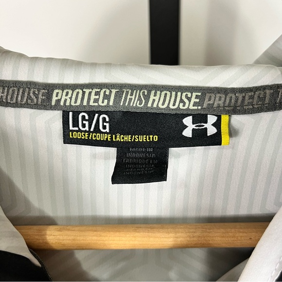 Under Armour Men’s Half Zip Front Black & White Pullover - Picture 6 of 9